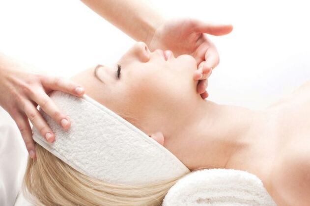 Massage ass eng efficace Method fir Gesiicht Haut Verjüngung