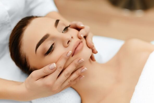 Plasma Gesiichtsverjüngung kann mat Massage kombinéiert ginn nodeems d'Haut geheelt ass